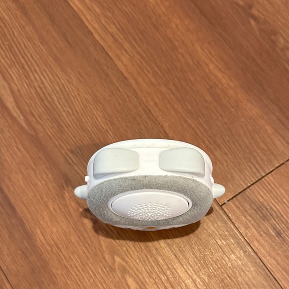 Wavhello soundbub Portable Bluetooth Speaker and Soother - Picture 6 of 7